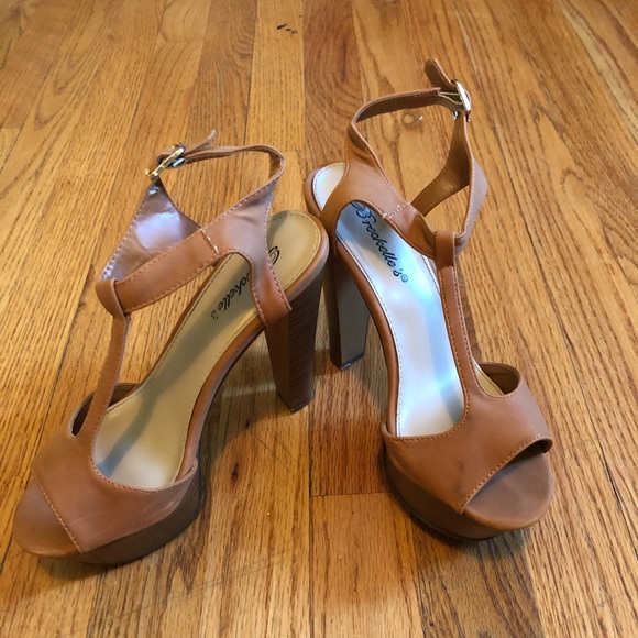 Heels - Picture 3 of 3